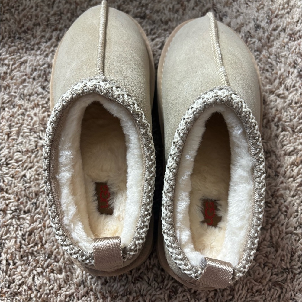 UGG Platform Slippers in Cream and Tan - Picture 4 of 4